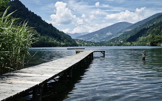 lake-4426212_640_400